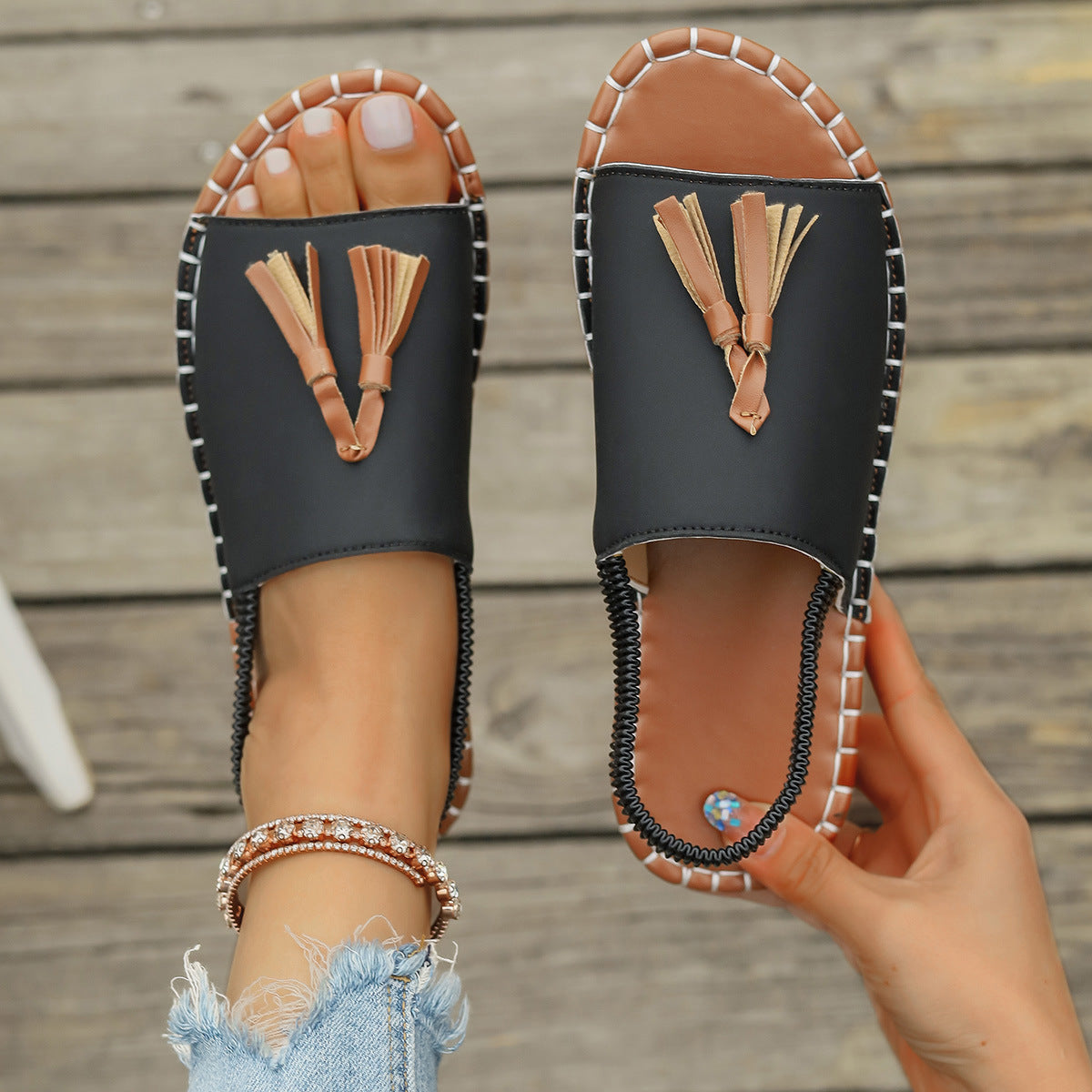 Freja™ – Tofsprydda Sommarsandaler för Dam