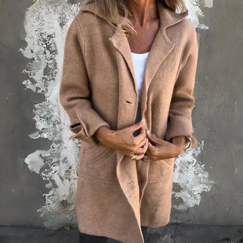 Alexandra™ - Lång Knäppt Kappa