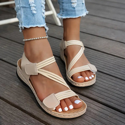 Amie™ – Damens Minimalistiska Kilklackssandaler