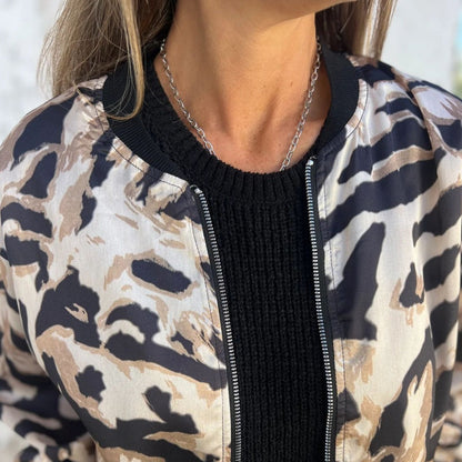 Hillevi™ – Stilren Statement Jacka för Dam